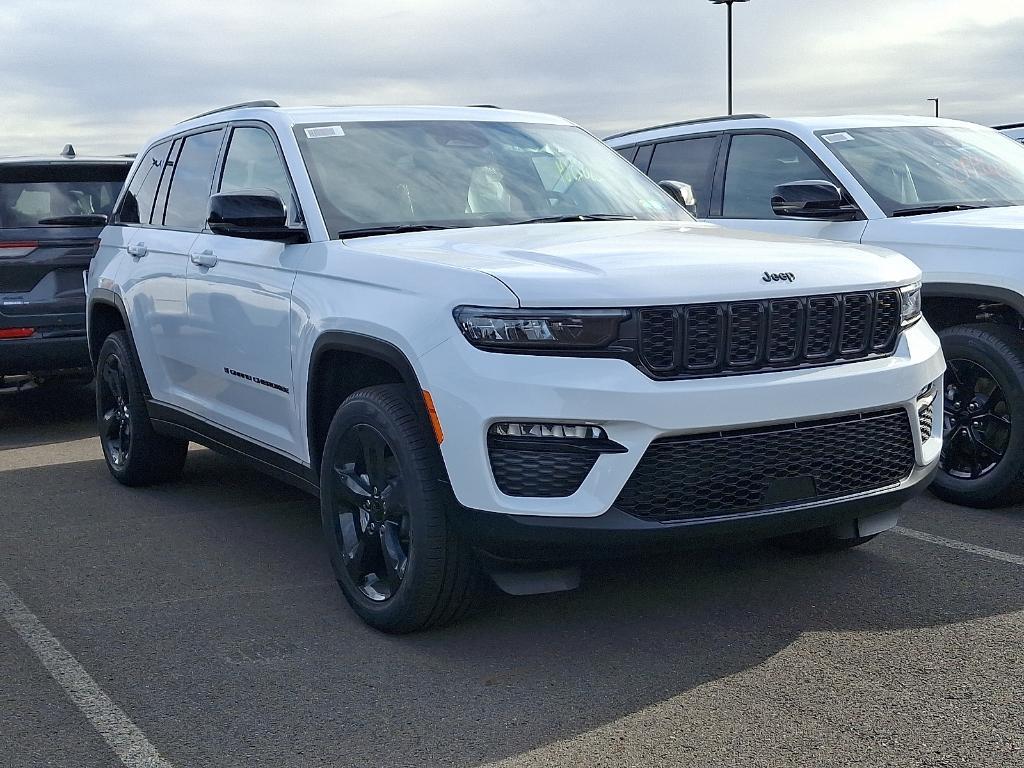 new 2025 Jeep Grand Cherokee car, priced at $45,951