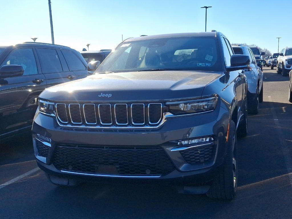 new 2025 Jeep Grand Cherokee car, priced at $50,391