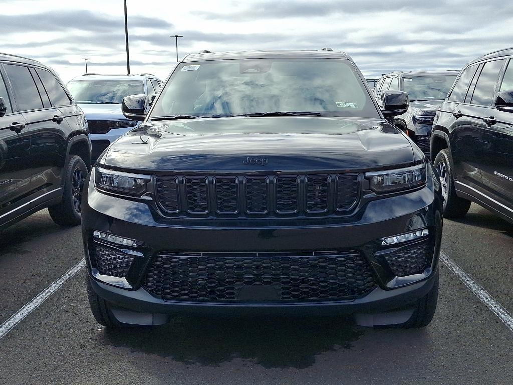 new 2025 Jeep Grand Cherokee car, priced at $46,546