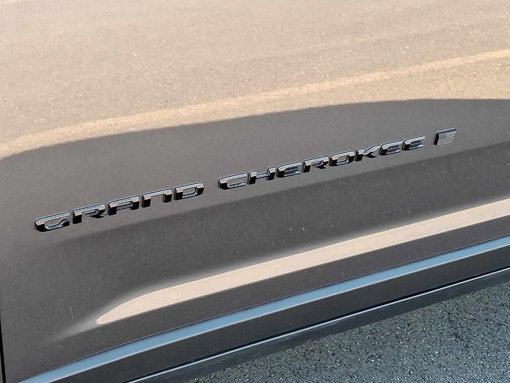 new 2025 Jeep Grand Cherokee car, priced at $40,541