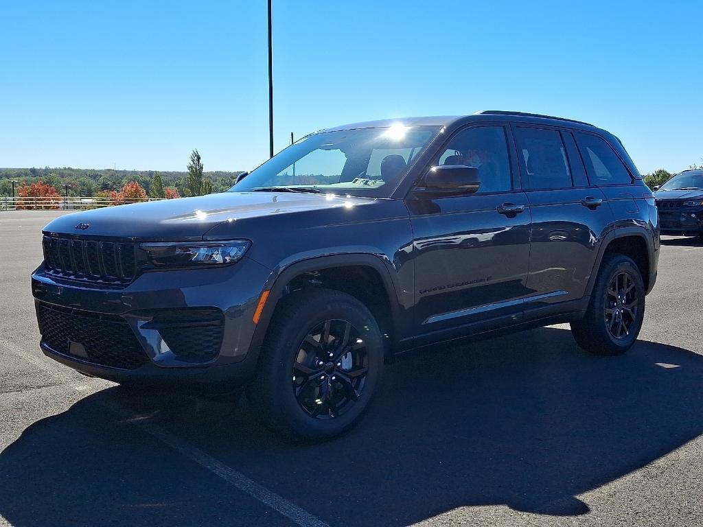new 2025 Jeep Grand Cherokee car, priced at $40,541