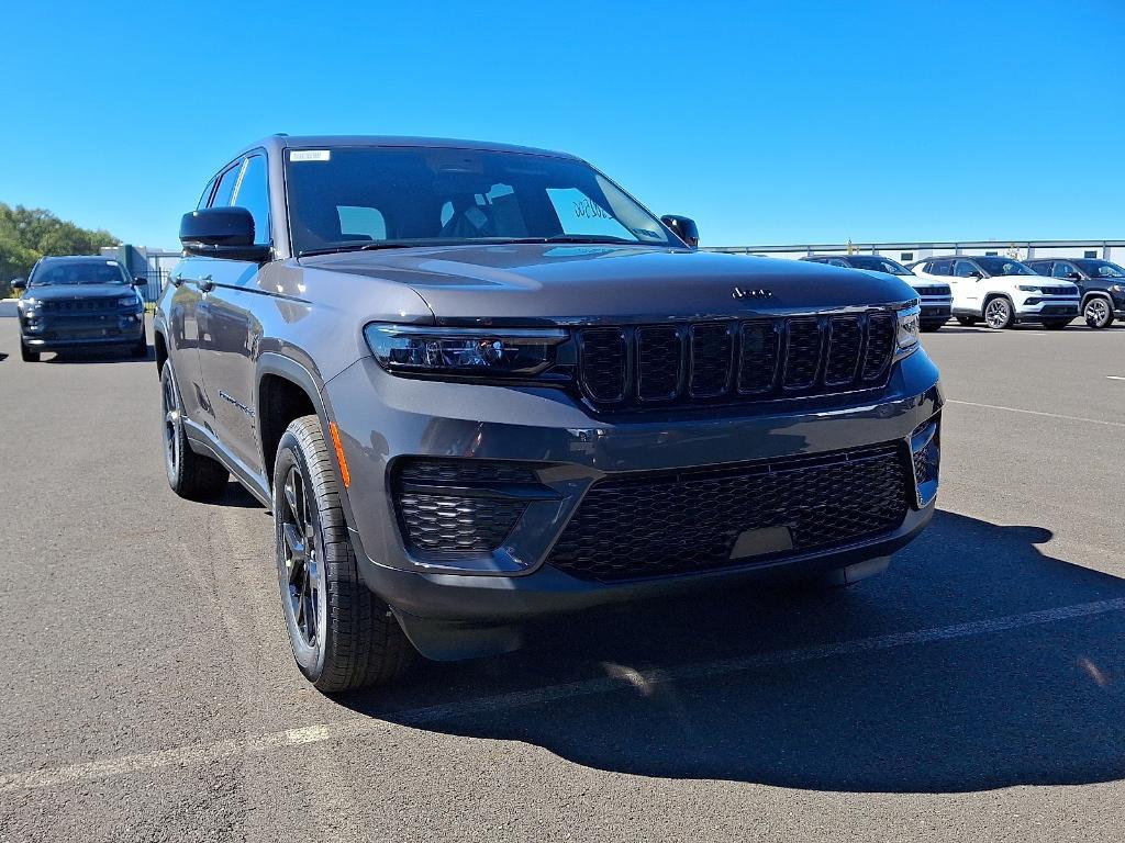 new 2025 Jeep Grand Cherokee car, priced at $40,541