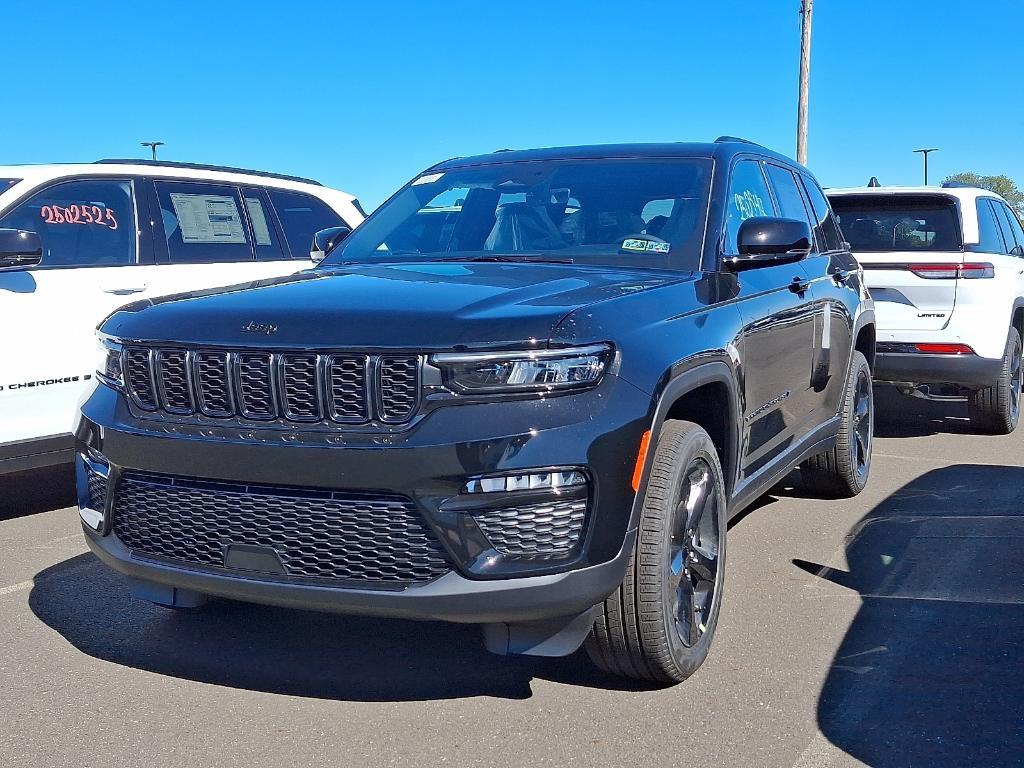 new 2025 Jeep Grand Cherokee car, priced at $46,546