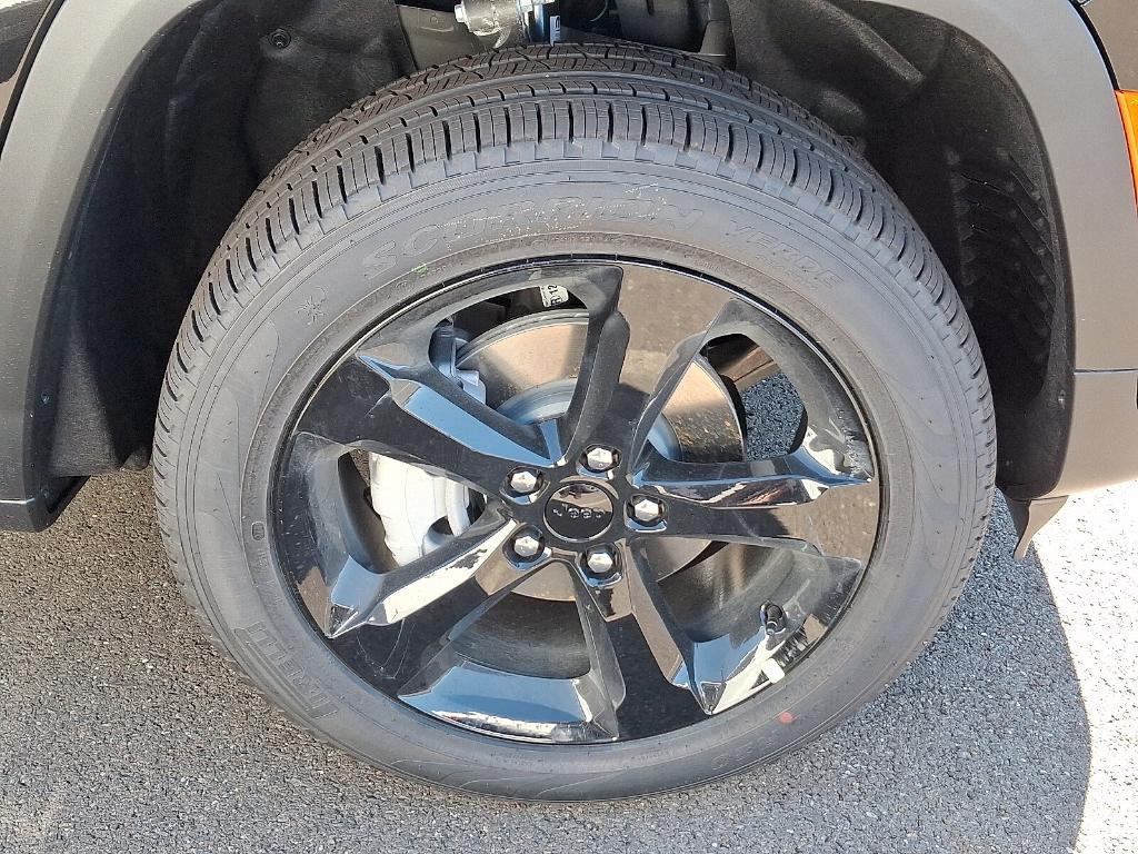 new 2025 Jeep Grand Cherokee car, priced at $46,546