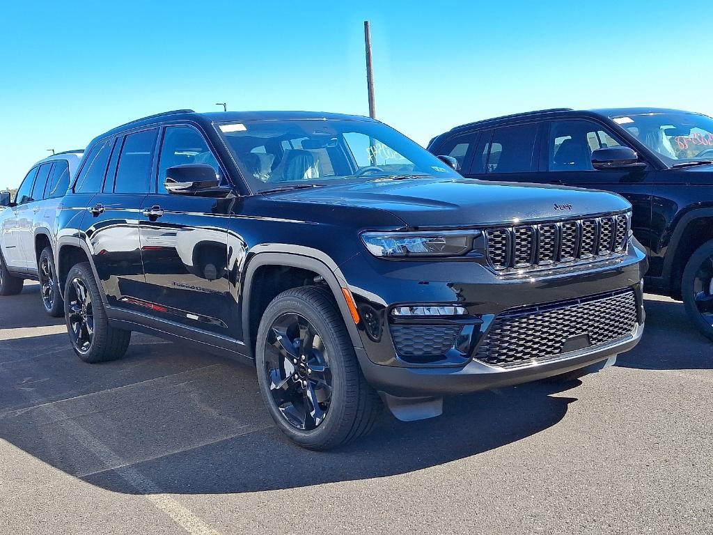 new 2025 Jeep Grand Cherokee car, priced at $46,546