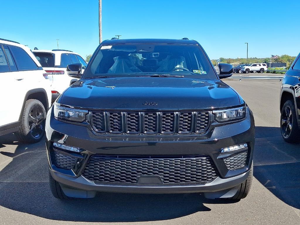 new 2025 Jeep Grand Cherokee car, priced at $46,546