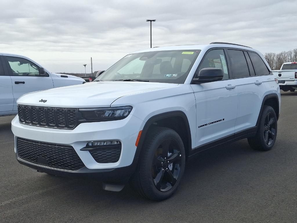 new 2025 Jeep Grand Cherokee car, priced at $45,657