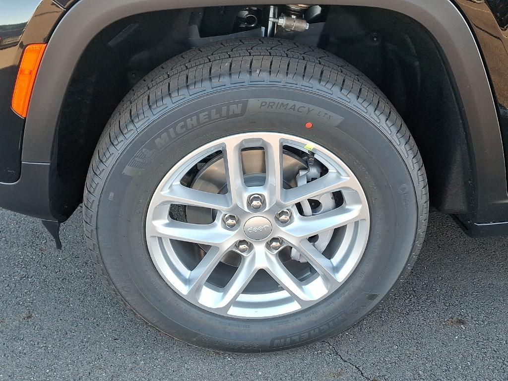 new 2025 Jeep Grand Cherokee car, priced at $37,981