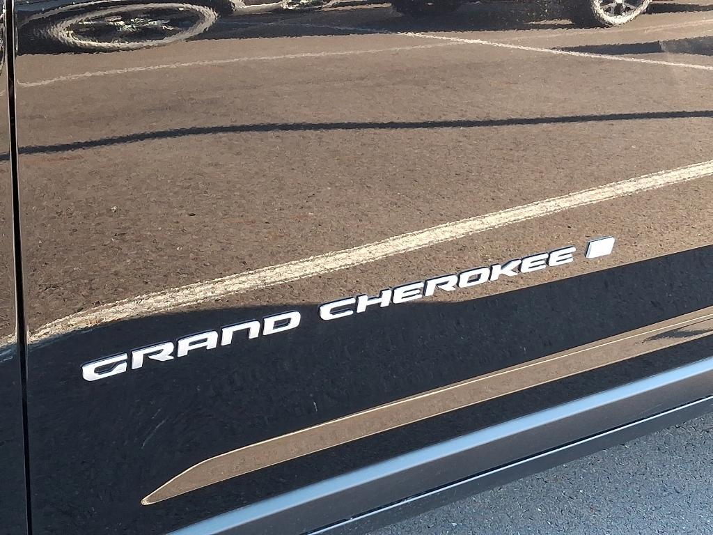 new 2025 Jeep Grand Cherokee car, priced at $37,981