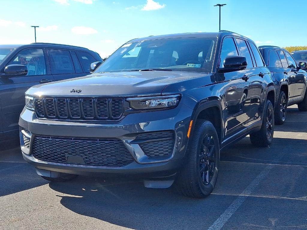 new 2025 Jeep Grand Cherokee car, priced at $40,541