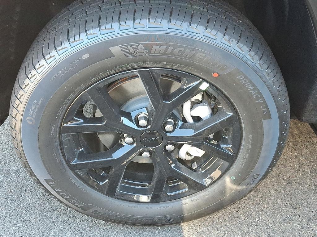 new 2025 Jeep Grand Cherokee car, priced at $40,541