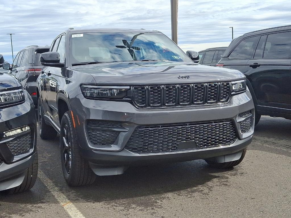 new 2025 Jeep Grand Cherokee car, priced at $41,536