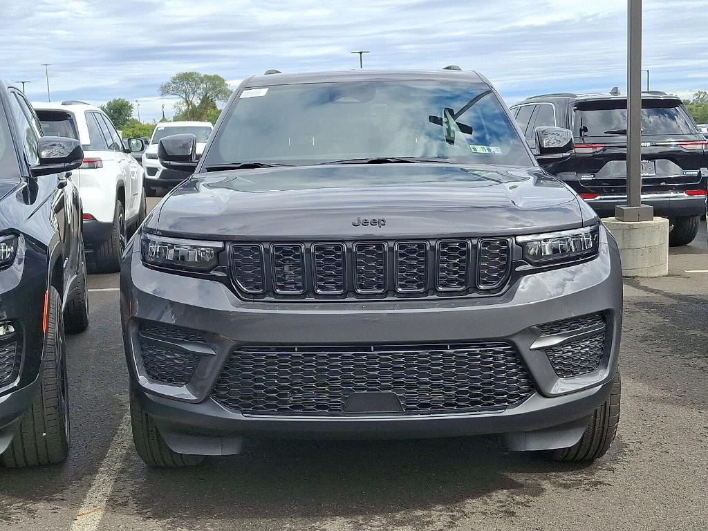 new 2025 Jeep Grand Cherokee car, priced at $41,536