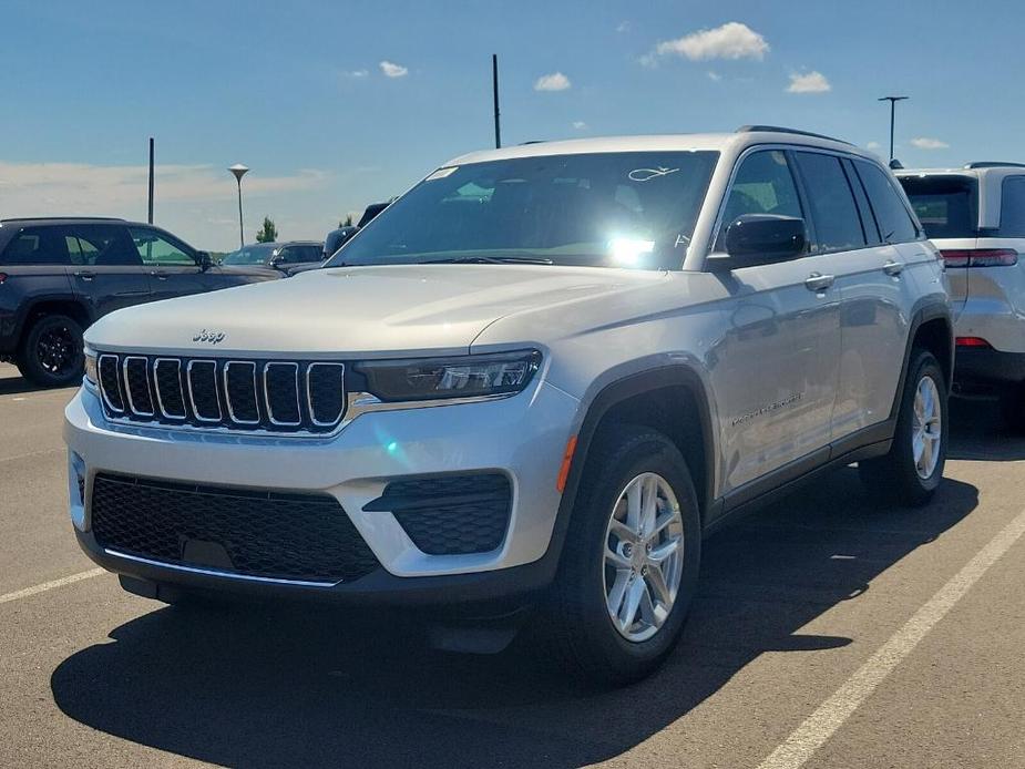 new 2024 Jeep Grand Cherokee car, priced at $37,207