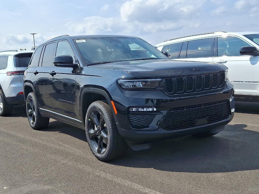 new 2025 Jeep Grand Cherokee car, priced at $46,546