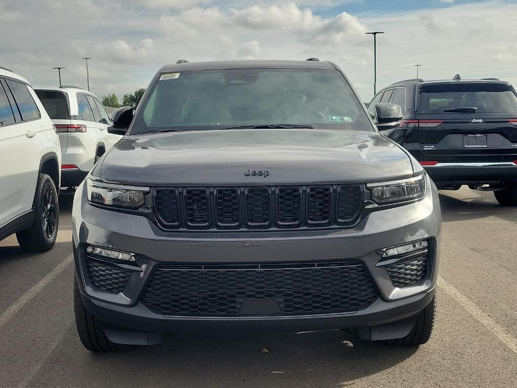 new 2025 Jeep Grand Cherokee car, priced at $49,576