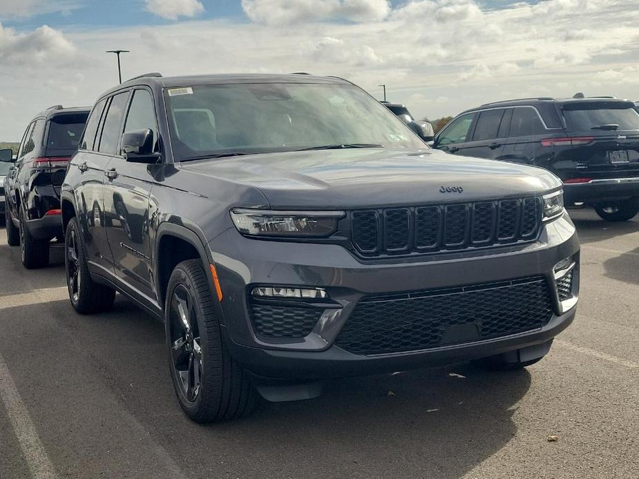 new 2025 Jeep Grand Cherokee car, priced at $49,576