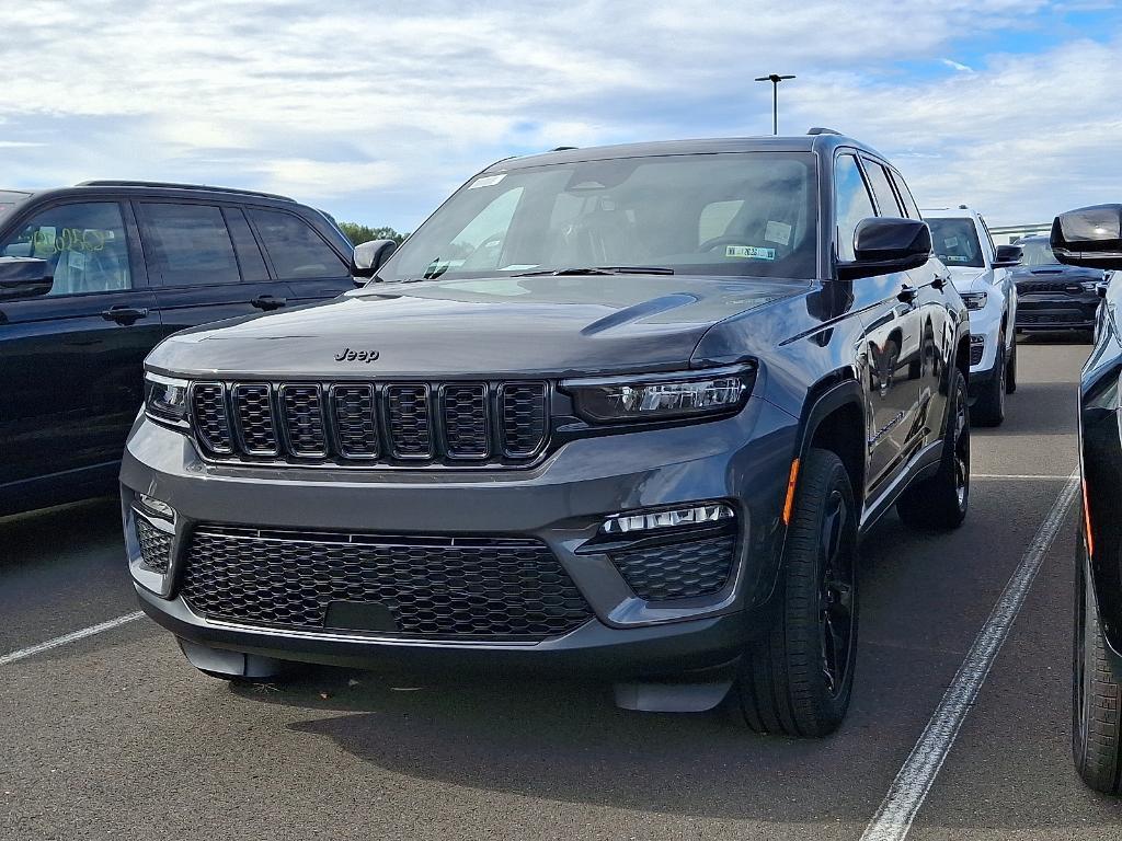 new 2025 Jeep Grand Cherokee car, priced at $46,546