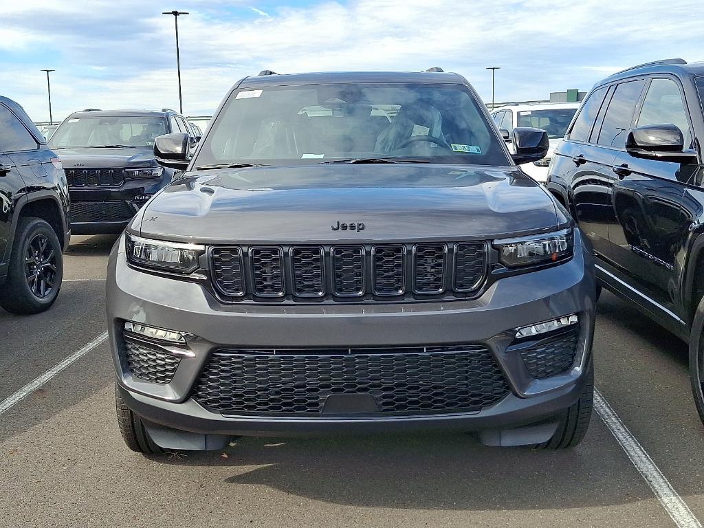 new 2025 Jeep Grand Cherokee car, priced at $46,546