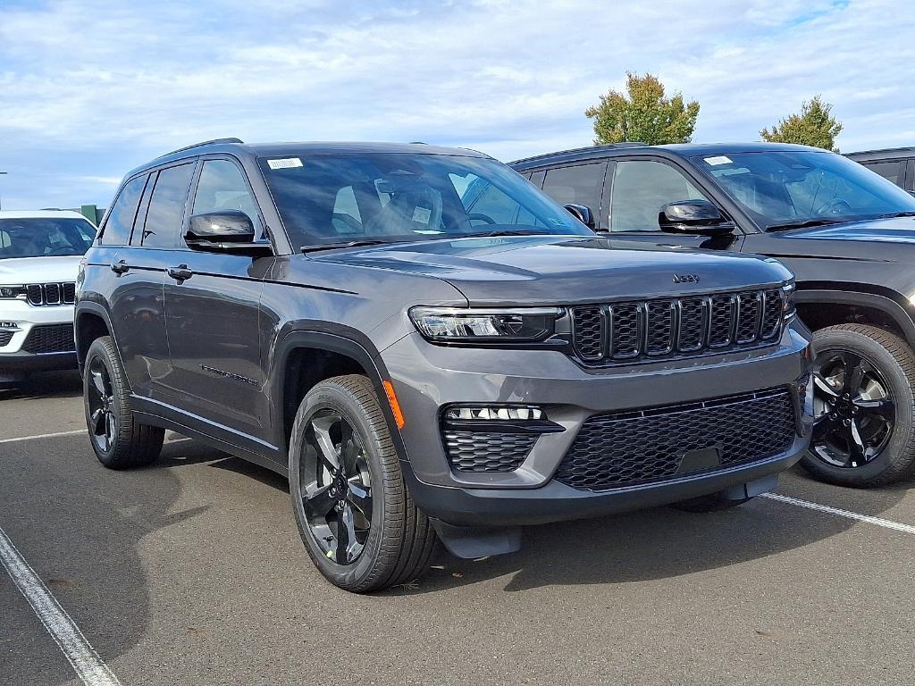 new 2025 Jeep Grand Cherokee car, priced at $46,546