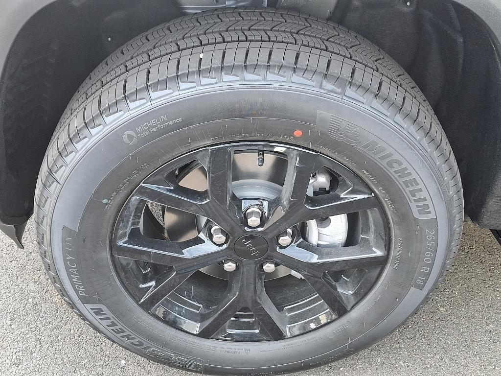 new 2025 Jeep Grand Cherokee car, priced at $40,541