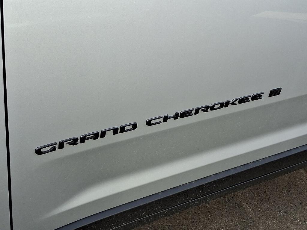 new 2025 Jeep Grand Cherokee car, priced at $40,541