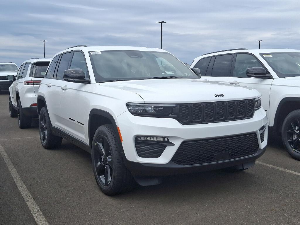 new 2025 Jeep Grand Cherokee car, priced at $47,156
