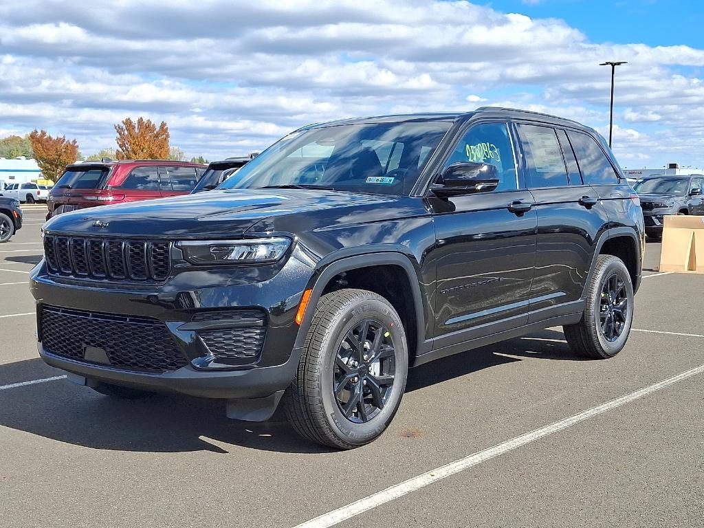new 2025 Jeep Grand Cherokee car, priced at $40,541