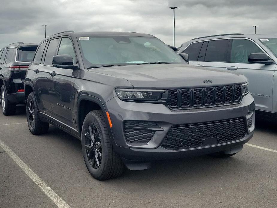 new 2025 Jeep Grand Cherokee car, priced at $45,586