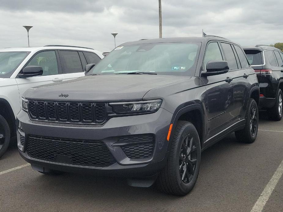 new 2025 Jeep Grand Cherokee car, priced at $45,586