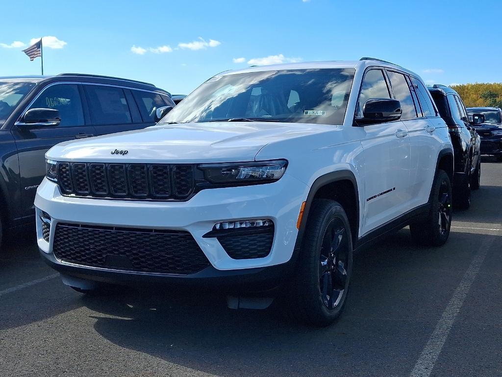 new 2025 Jeep Grand Cherokee car, priced at $45,951