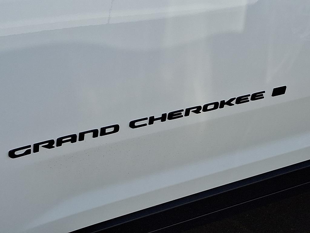 new 2025 Jeep Grand Cherokee car, priced at $45,951