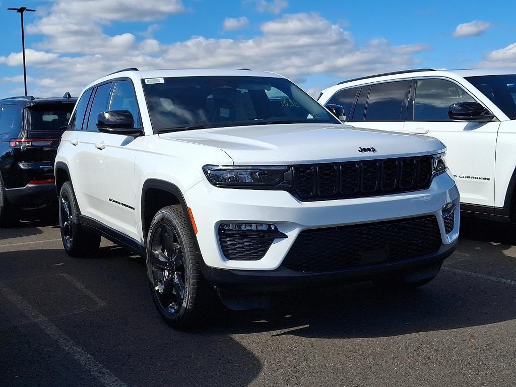 new 2025 Jeep Grand Cherokee car, priced at $45,951