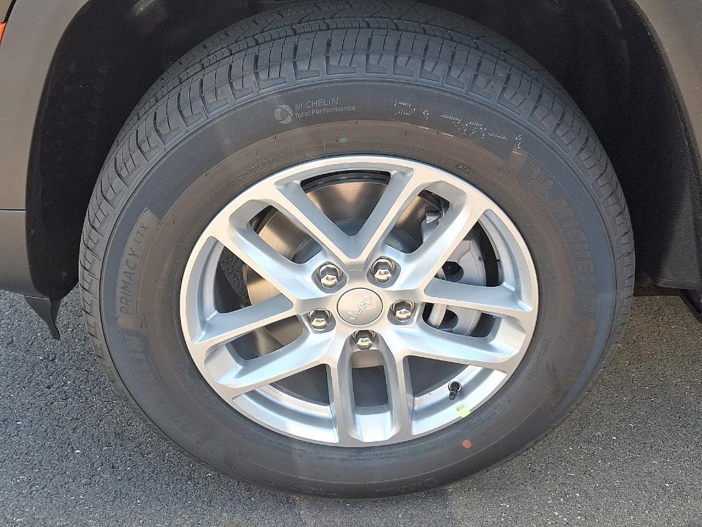 new 2025 Jeep Grand Cherokee car, priced at $35,981