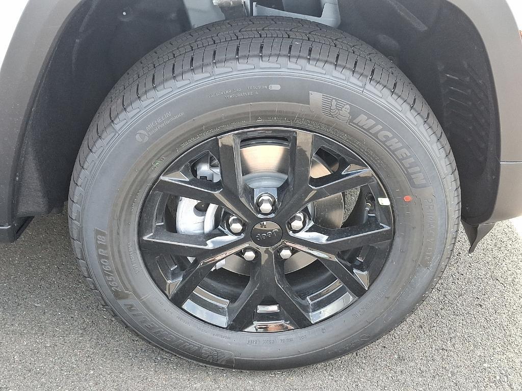 new 2025 Jeep Grand Cherokee car, priced at $39,946