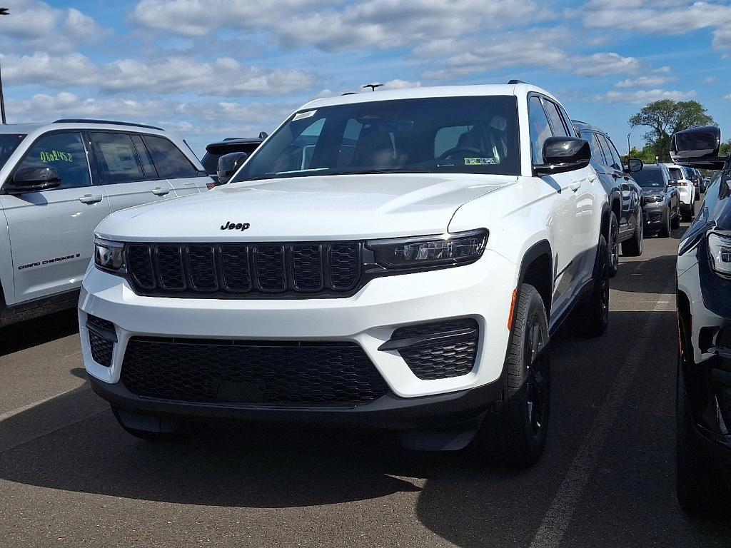 new 2025 Jeep Grand Cherokee car, priced at $39,946