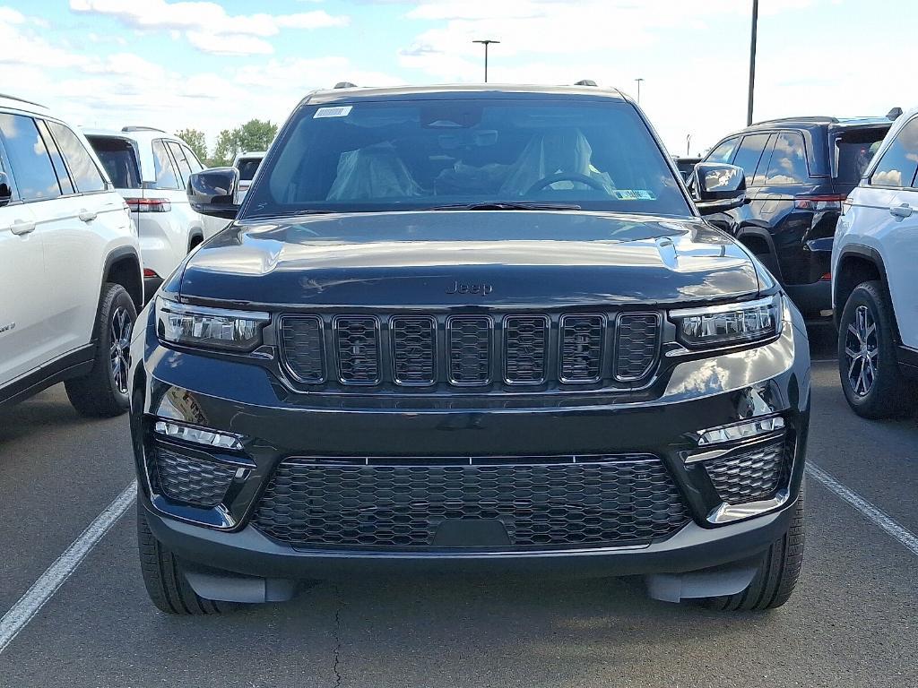 new 2025 Jeep Grand Cherokee car, priced at $46,546