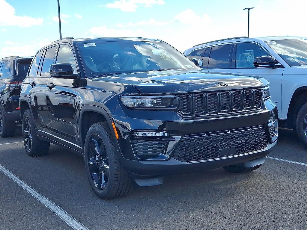 new 2025 Jeep Grand Cherokee car, priced at $46,546