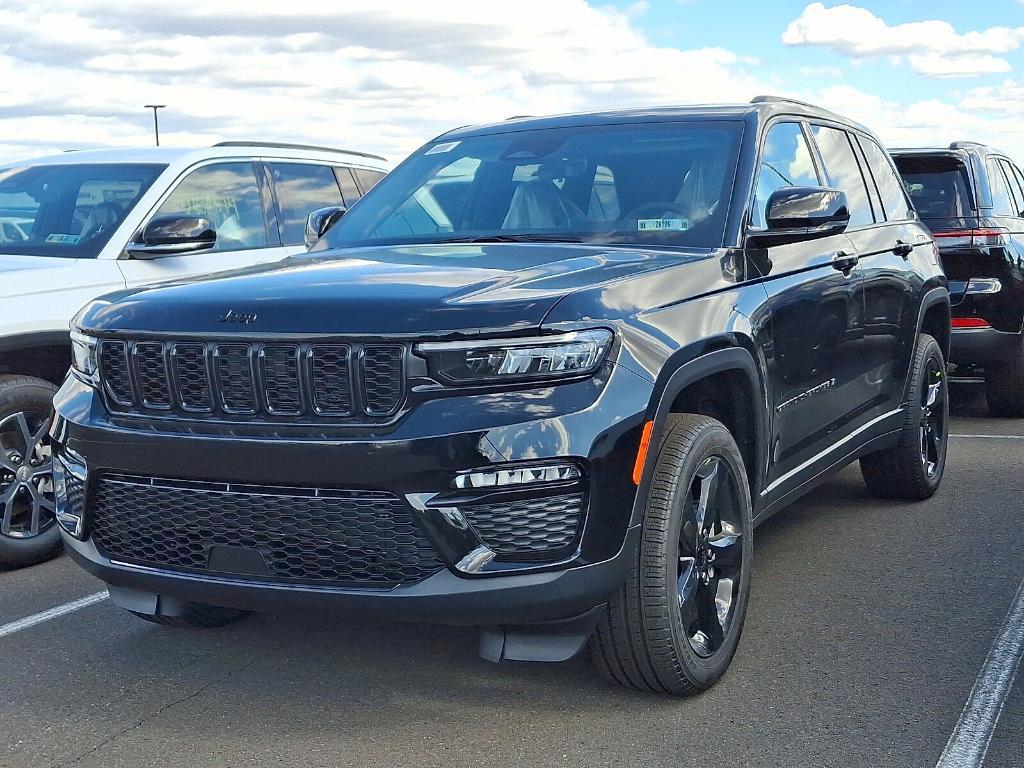 new 2025 Jeep Grand Cherokee car, priced at $46,546
