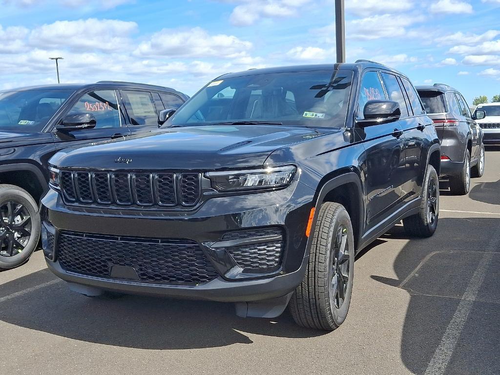 new 2025 Jeep Grand Cherokee car, priced at $40,541