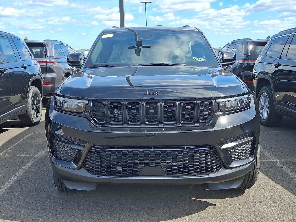 new 2025 Jeep Grand Cherokee car, priced at $40,541