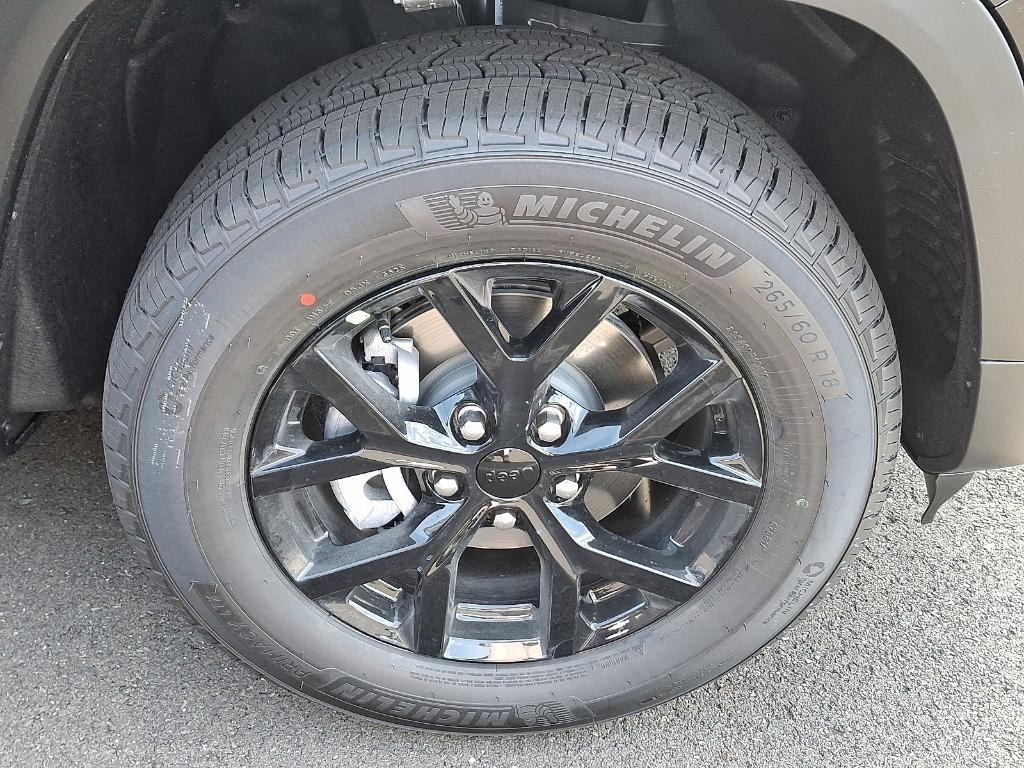 new 2025 Jeep Grand Cherokee car, priced at $40,541