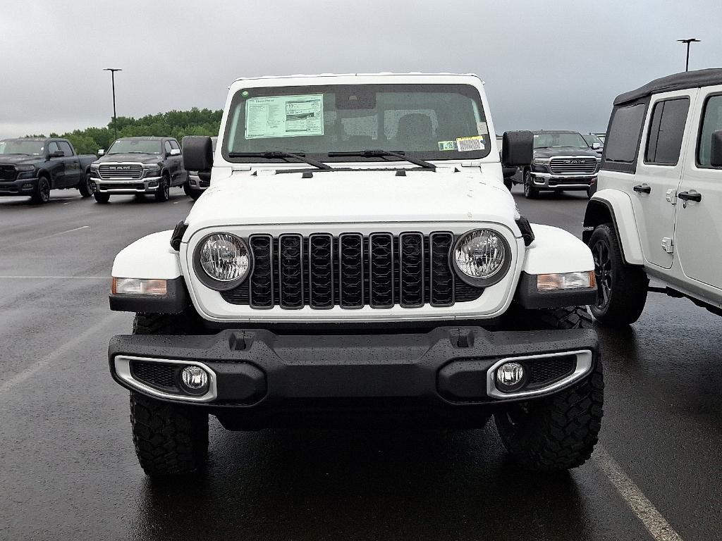new 2025 Jeep Gladiator car, priced at $43,178