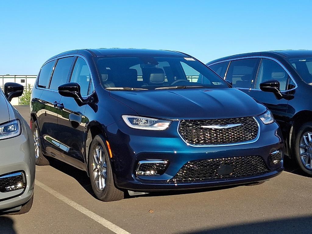 new 2025 Chrysler Pacifica car, priced at $41,088
