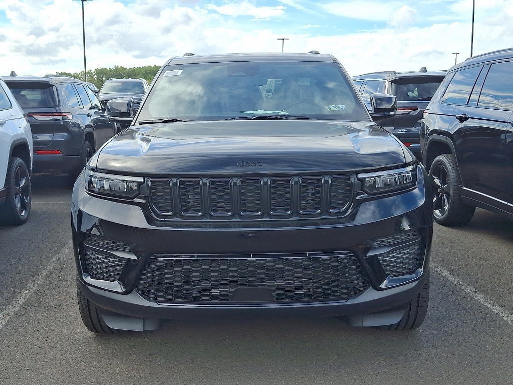 new 2025 Jeep Grand Cherokee car, priced at $43,181