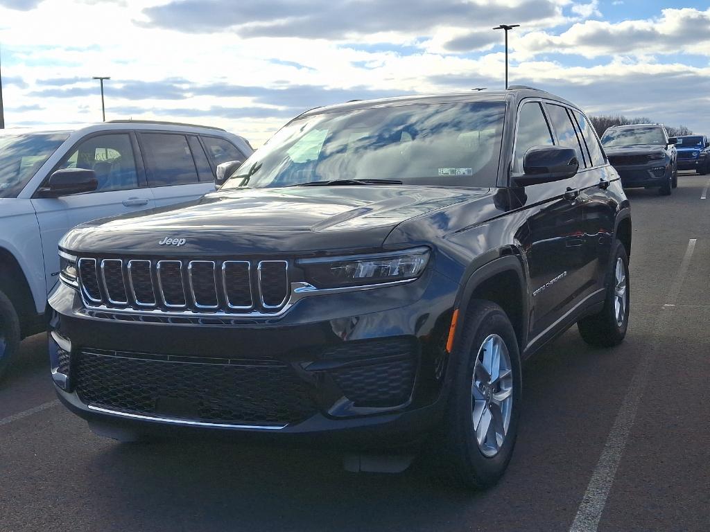 new 2025 Jeep Grand Cherokee car, priced at $37,806