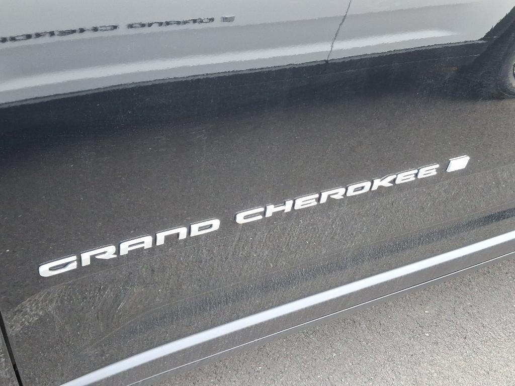 new 2025 Jeep Grand Cherokee car, priced at $37,806