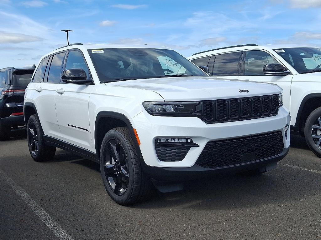 new 2025 Jeep Grand Cherokee car, priced at $45,951