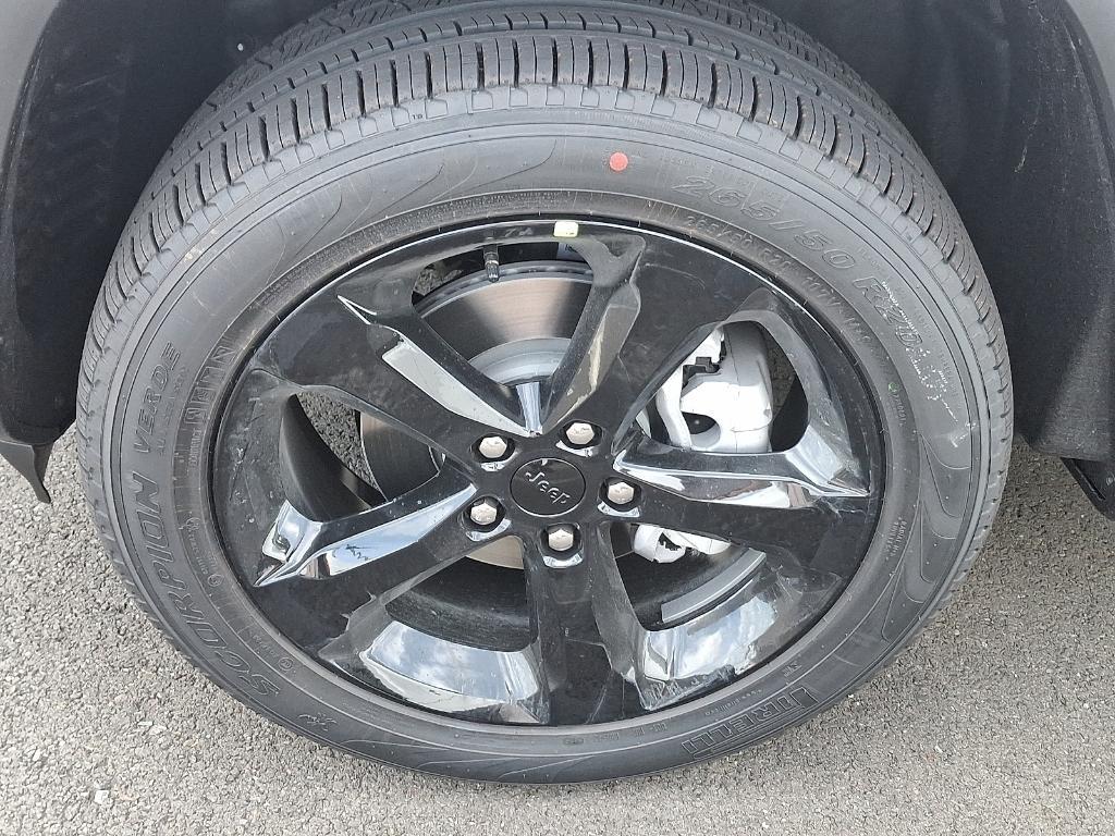 new 2025 Jeep Grand Cherokee car, priced at $45,951