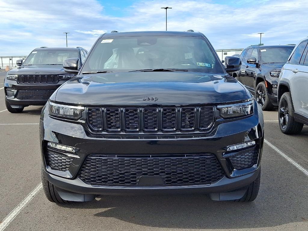 new 2025 Jeep Grand Cherokee car, priced at $46,546